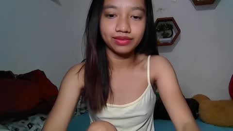 Snapshot of urshamegirl4you chatting on 05/01/26, 02:27 Your LUNA online show from 05/01/26, 02:27