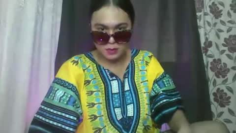 YOURGIRLCAMILLA online show from 11/09/25, 08:12