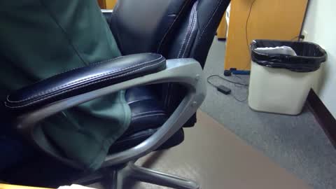 useemie online show from 12/19/24, 10:32