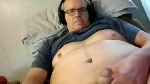 Snapshot of usstarr1 chatting on 10/17/25, 02:19 usstarr1 online show from 10/17/25, 02:19