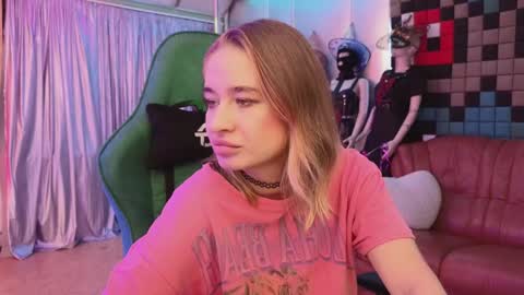 Leila online show from 12/08/24, 09:19