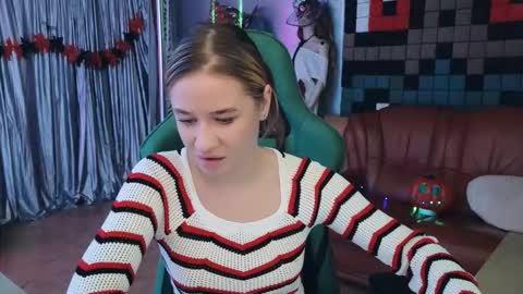 Leila online show from 10/21/25, 07:03