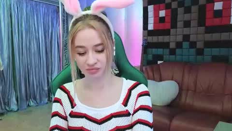 Leila online show from 11/25/25, 04:56