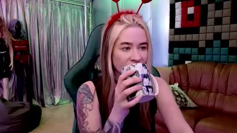 Leila online show from 02/02/26, 08:40