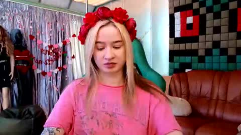 Leila online show from 02/15/26, 08:57