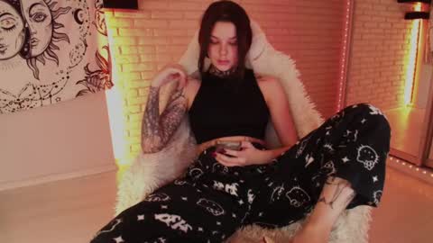 Eva online show from 12/16/24, 11:39