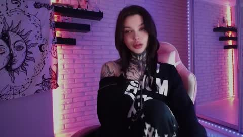 Eva online show from 12/17/24, 09:50