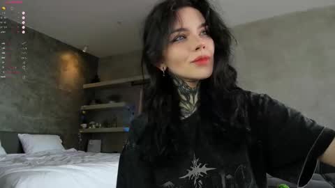 Eva online show from 12/01/25, 06:07