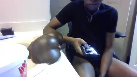 Snapshot of uzithebbc chatting on 12/19/24, 10:00 uzithebbc online show from 12/19/24, 10:00