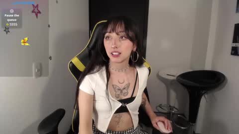 v1cky_ online show from 10/12/25, 11:15