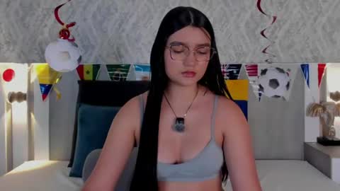 Snapshot of vaalentina_lux chatting on 06/23/26, 02:26 Vaalentina Lux online show from 06/23/26, 02:26