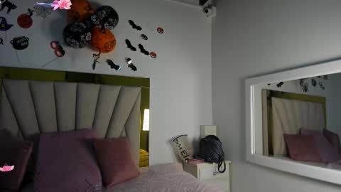 vahioleth  online show from 10/31/25, 03:07