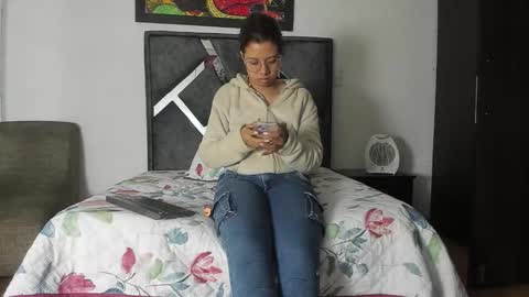 Vahiolet smith online show from 10/30/25, 02:57