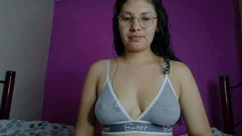 Snapshot of vainilla_cam chatting on 05/04/26, 01:23 Vainilla online show from 05/04/26, 01:23