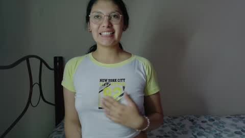 Snapshot of vainilla_cam chatting on 05/13/26, 12:24 Vainilla online show from 05/13/26, 12:24