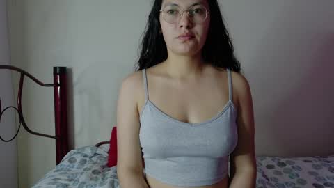 Snapshot of vainilla_cam chatting on 05/15/26, 02:29 Vainilla online show from 05/15/26, 02:29