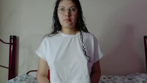 Snapshot of vainilla_cam chatting on 05/20/26, 01:23 Vainilla online show from 05/20/26, 01:23