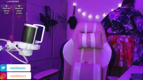 Vainilla Independent model online show from 01/15/26, 11:41