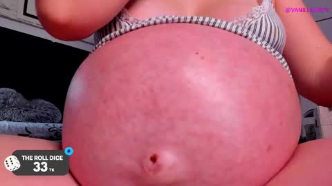 Snapshot of vainillacrepe chatting on 02/21/25, 11:10 Im Mila my onlyfans is vainillacrepe online show from 02/21/25, 11:10