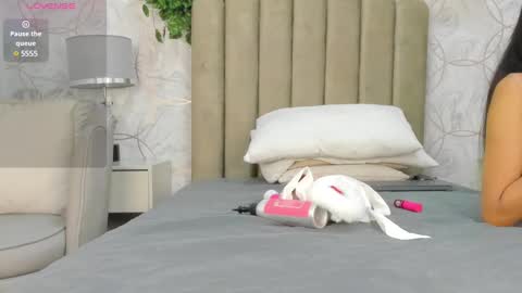 Vaiolet  online show from 12/22/24, 10:25