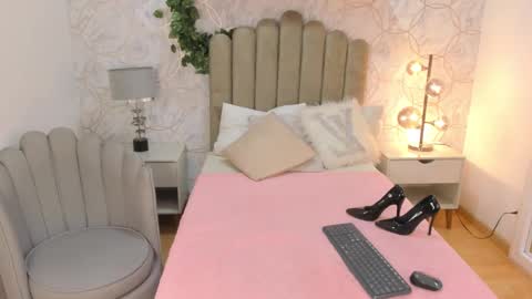 Vaiolet  online show from 01/11/25, 07:49