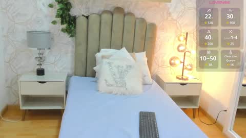 Vaiolet  online show from 02/03/25, 07:52