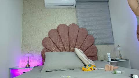 Snapshot of vaiolet_colls chatting on 02/03/26, 11:59 Vaiolet colls online show from 02/03/26, 11:59