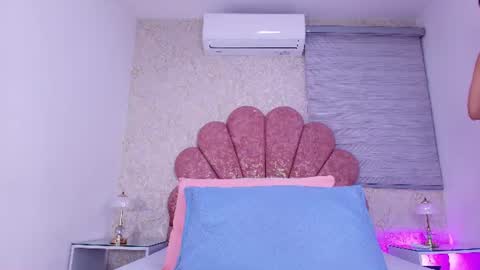 Snapshot of vaiolet_colls chatting on 06/18/26, 11:47 Vaiolet colls online show from 06/18/26, 11:47