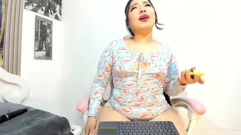 vaiolet_sexycurvy_ online show from 07/12/26, 09:55