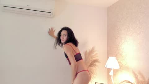 Vaiolet  online show from 04/28/26, 10:37