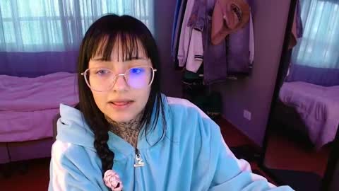 Snapshot of val_azuna chatting on 11/21/25, 12:37 valentina online show from 11/21/25, 12:37