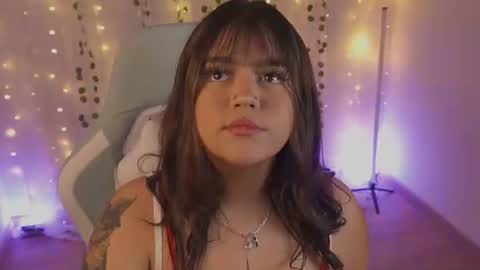 Snapshot of val_luv chatting on 07/18/26, 01:43 val online show from 07/18/26, 01:43