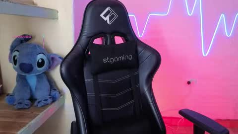 Snapshot of val_mendoza chatting on 02/07/26, 06:06 Val online show from 02/07/26, 06:06