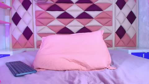 Snapshot of vale_castro1 chatting on 09/19/25, 08:20 Valentina online show from 09/19/25, 08:20