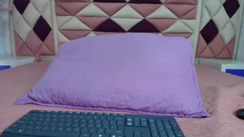 Snapshot of vale_castro1 chatting on 10/06/25, 07:22 Valentina online show from 10/06/25, 07:22