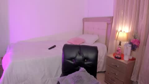 HI IM NEW online show from 01/30/25, 04:02