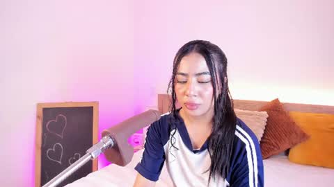 Snapshot of valecute_ chatting on 06/14/26, 08:11 Vale online show from 06/14/26, 08:11