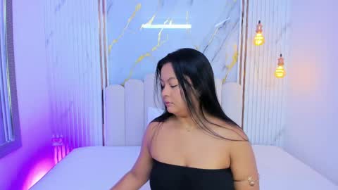Snapshot of valeefoxx1 chatting on 05/11/26, 01:28 Vale online show from 05/11/26, 01:28
