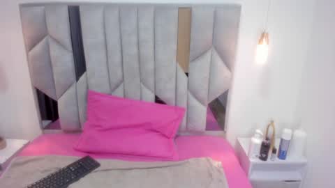 VALENTINA online show from 12/14/24, 11:50