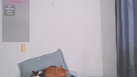 IG-valen mendoza99  twitter valenthompson99 online show from 11/24/25, 10:42