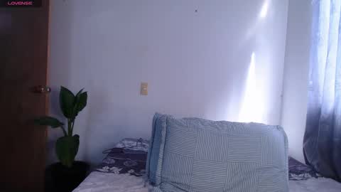 IG-valen mendoza99  twitter valenthompson99 online show from 05/01/26, 08:35