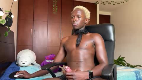   Valentin  independent Cam Boy     online show from 02/11/25, 05:07