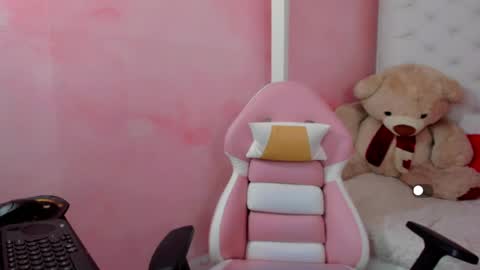 Snapshot of valentina__ortiz chatting on 04/30/26, 03:35 VALENTINA online show from 04/30/26, 03:35