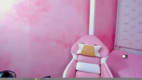 Snapshot of valentina__ortiz chatting on 07/20/26, 01:31 VALENTINA online show from 07/20/26, 01:31