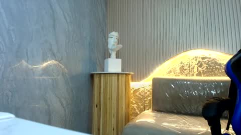 Snapshot of valentina__r chatting on 04/29/26, 12:48 Valentina R online show from 04/29/26, 12:48