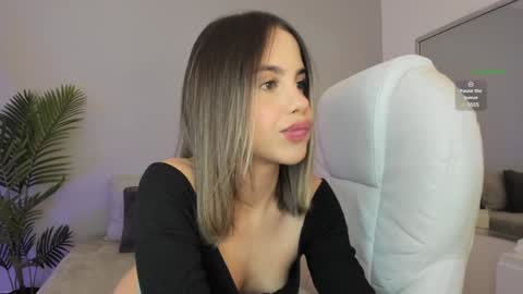 VALENTINA  online show from 01/23/25, 11:36