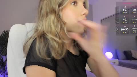 VALENTINA  online show from 03/11/25, 11:48