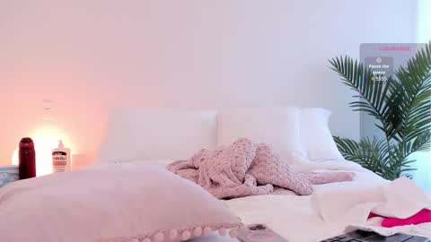 VALENTINA  online show from 12/13/25, 10:37