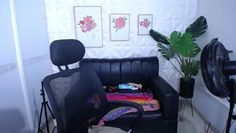 Valentina  online show from 10/25/25, 08:00