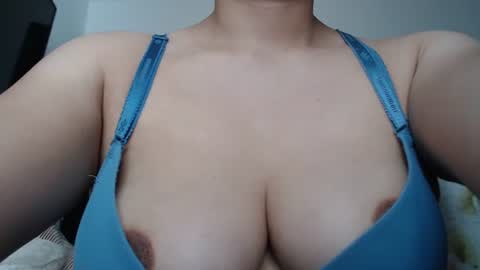Snapshot of valentina_nappi96 chatting on 01/07/25, 05:31 VALE online show from 01/07/25, 05:31